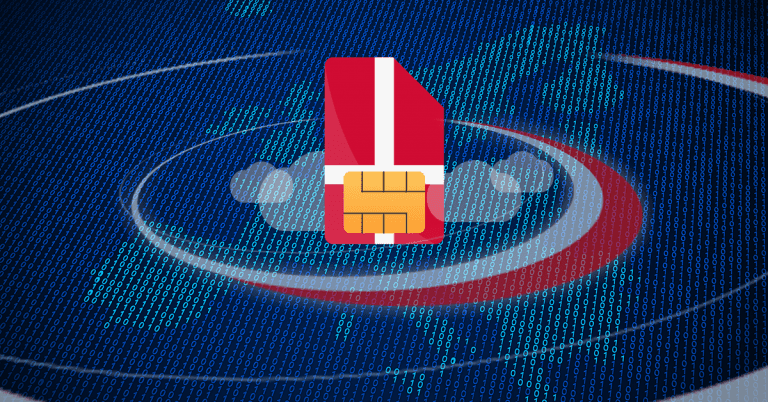 En computer chip med det danske flag som er omgivet af eu i bytes