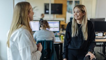 Two employees chatting at HR-ON